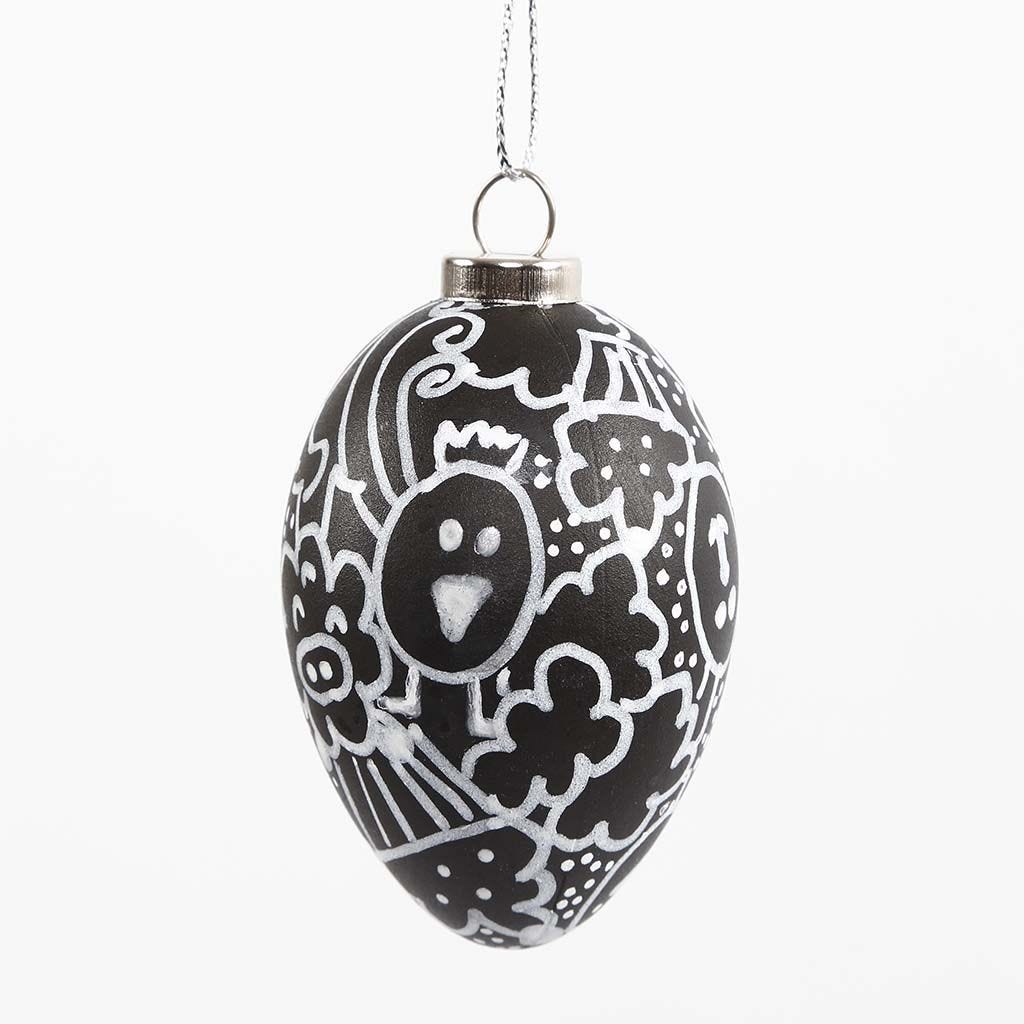 Schwarze Ostereier mit weißen Doodle-Zeichnungen mit Posca