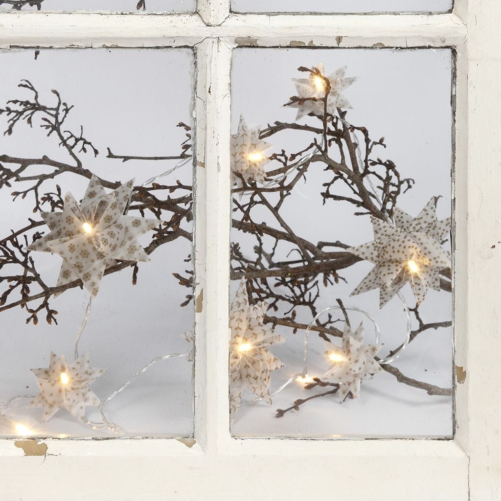 LED-Lichterkette mit geflochtenen Weihnachtssternen zum Aufhängen im Fenster