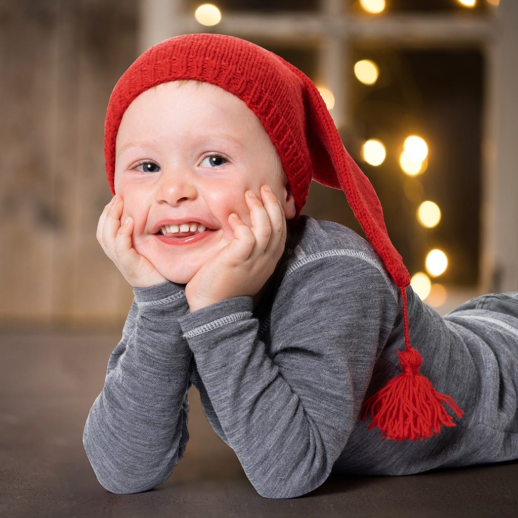Selbstgemachte gestrickte Weihnachtsmütze für Kinder